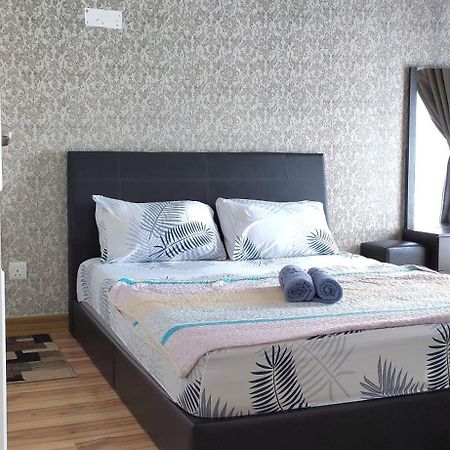 Apartamento Dperdana -Dinies Pool,Wifi, Centre Of Kota Bharu, 4-5 Pax Exterior foto