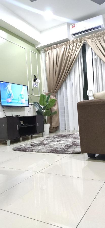 Apartamento Dperdana -Dinies Pool,Wifi, Centre Of Kota Bharu, 4-5 Pax Exterior foto