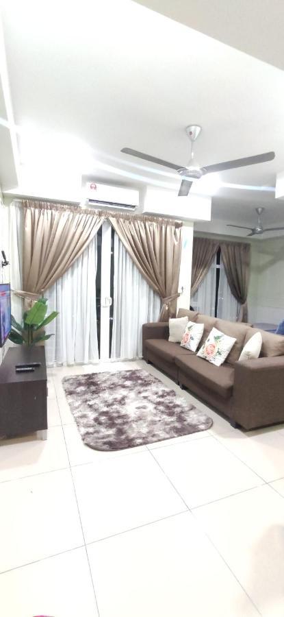 Apartamento Dperdana -Dinies Pool,Wifi, Centre Of Kota Bharu, 4-5 Pax Exterior foto