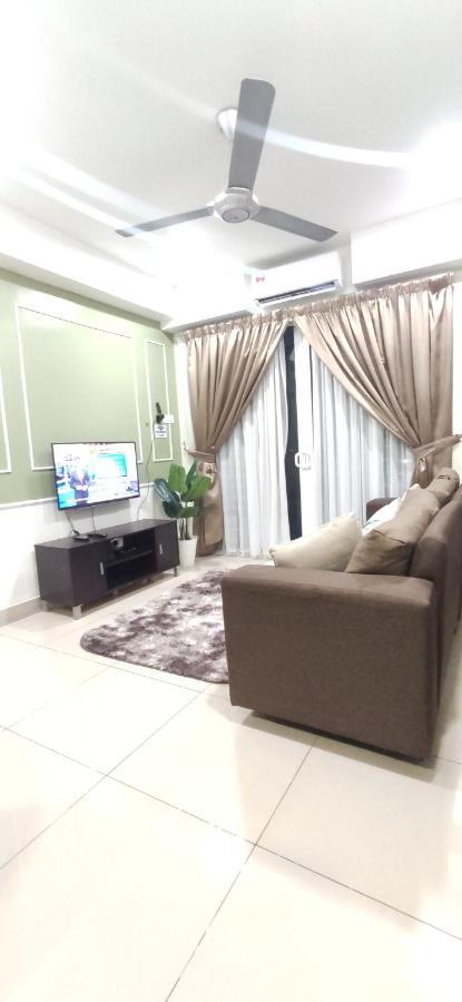 Apartamento Dperdana -Dinies Pool,Wifi, Centre Of Kota Bharu, 4-5 Pax Exterior foto
