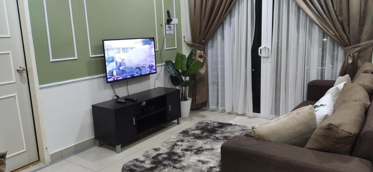 Apartamento Dperdana -Dinies Pool,Wifi, Centre Of Kota Bharu, 4-5 Pax Exterior foto