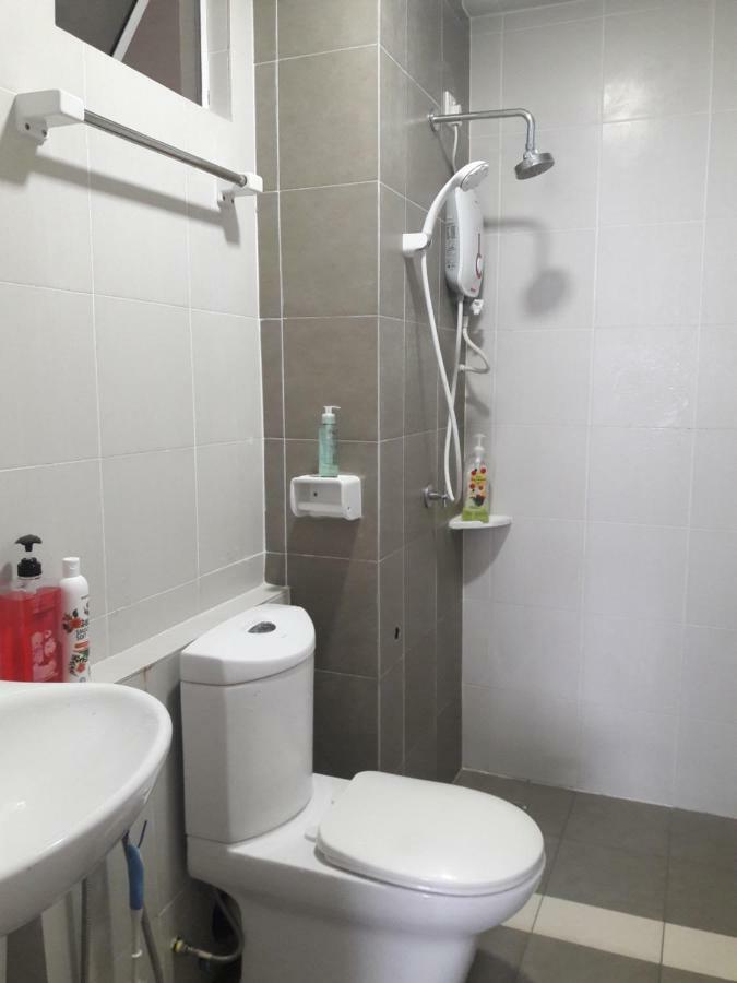 Apartamento Dperdana -Dinies Pool,Wifi, Centre Of Kota Bharu, 4-5 Pax Exterior foto