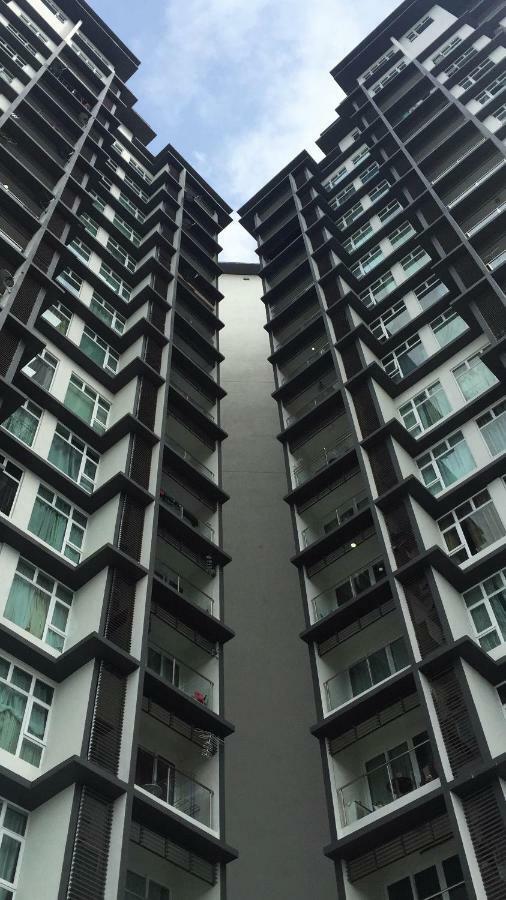 Apartamento Dperdana -Dinies Pool,Wifi, Centre Of Kota Bharu, 4-5 Pax Exterior foto