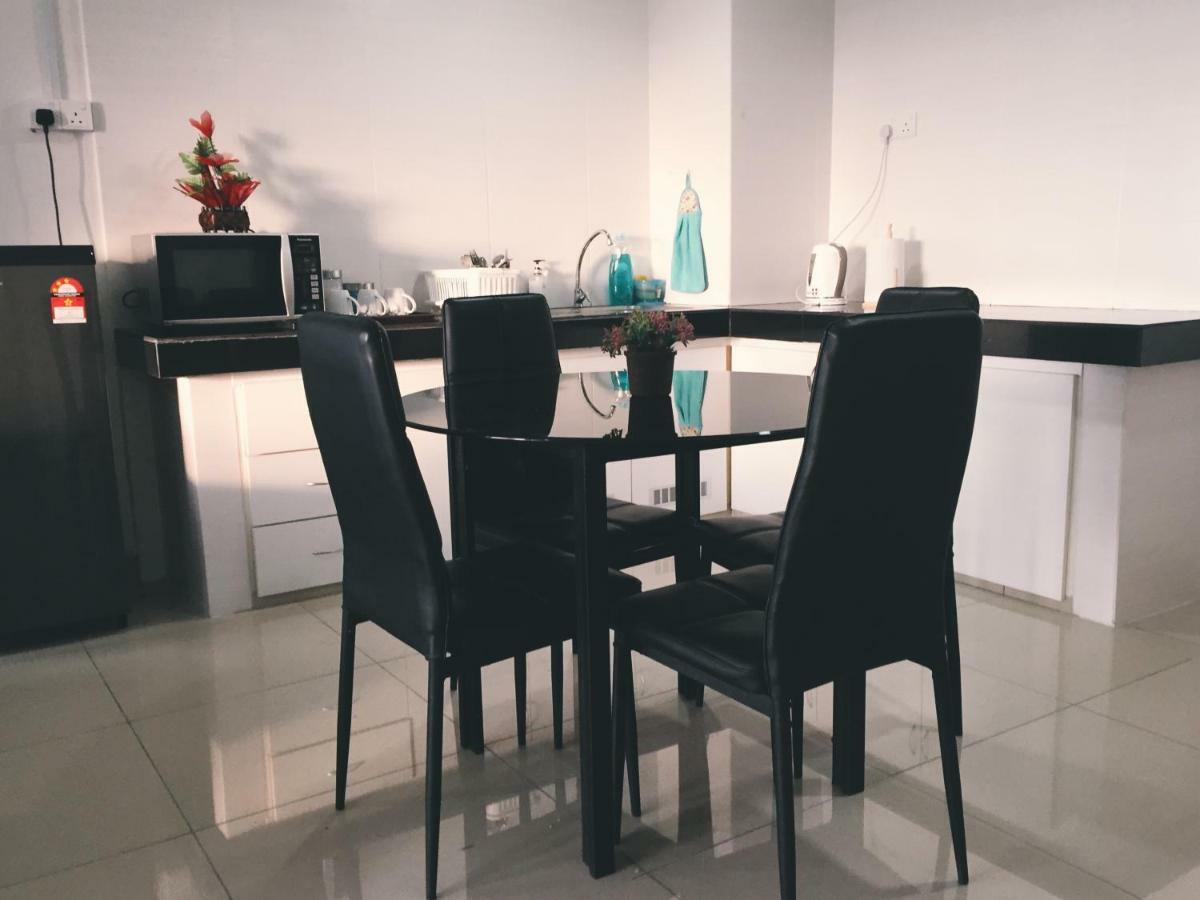 Apartamento Dperdana -Dinies Pool,Wifi, Centre Of Kota Bharu, 4-5 Pax Exterior foto