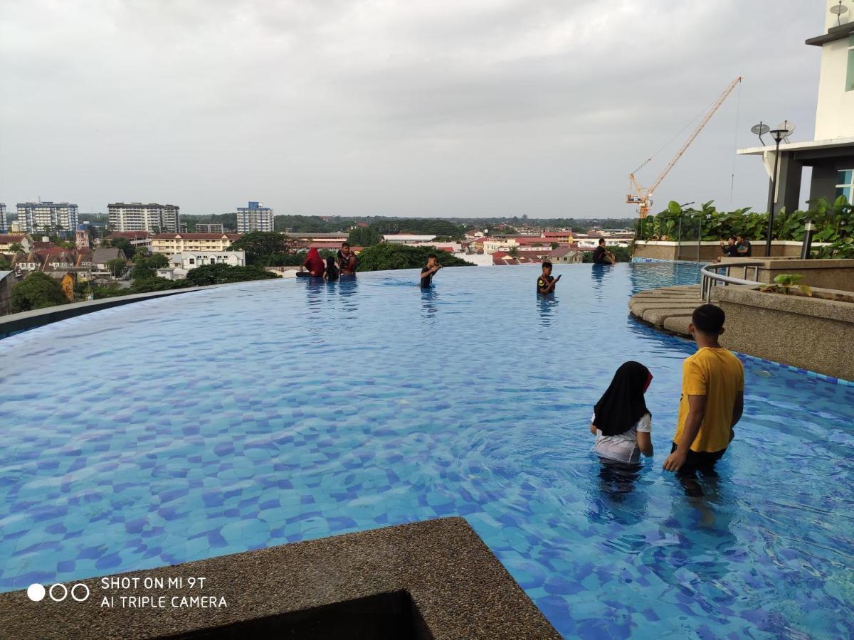 Apartamento Dperdana -Dinies Pool,Wifi, Centre Of Kota Bharu, 4-5 Pax Exterior foto
